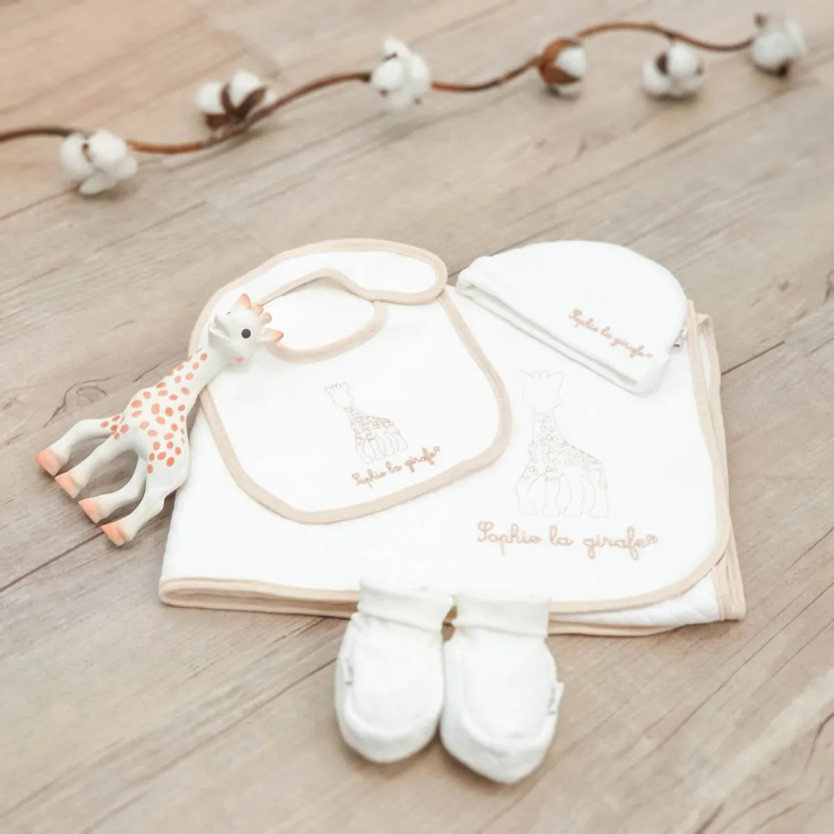 Sophie la girafe – „My Birth Outfit“ სასაჩუქრე ნაკრები